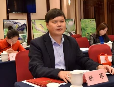 杨军照片(定稿)